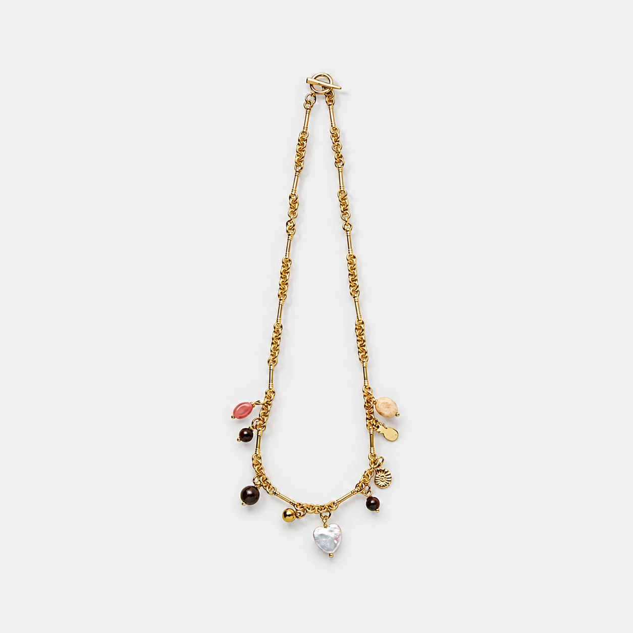 18k-gold-plated-copper-shell-agate-charms-necklace-layered-toggle-chain 18K gold-plated copper shell and agate charms necklace with a layered toggle chain style.