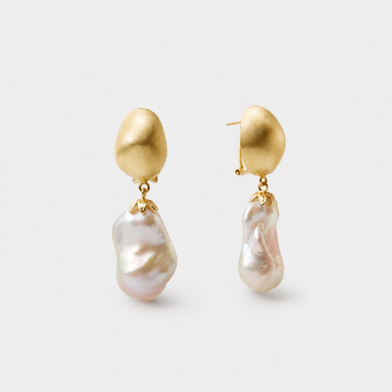 18k-gold-plated-sterling-silver-pink-baroque-pearl-drop-earrings-sculptural-organic-silhouette 18K gold plated sterling silver pink baroque pearl drop earrings featuring a sculptural textured stud top and an organic irregular silhouette