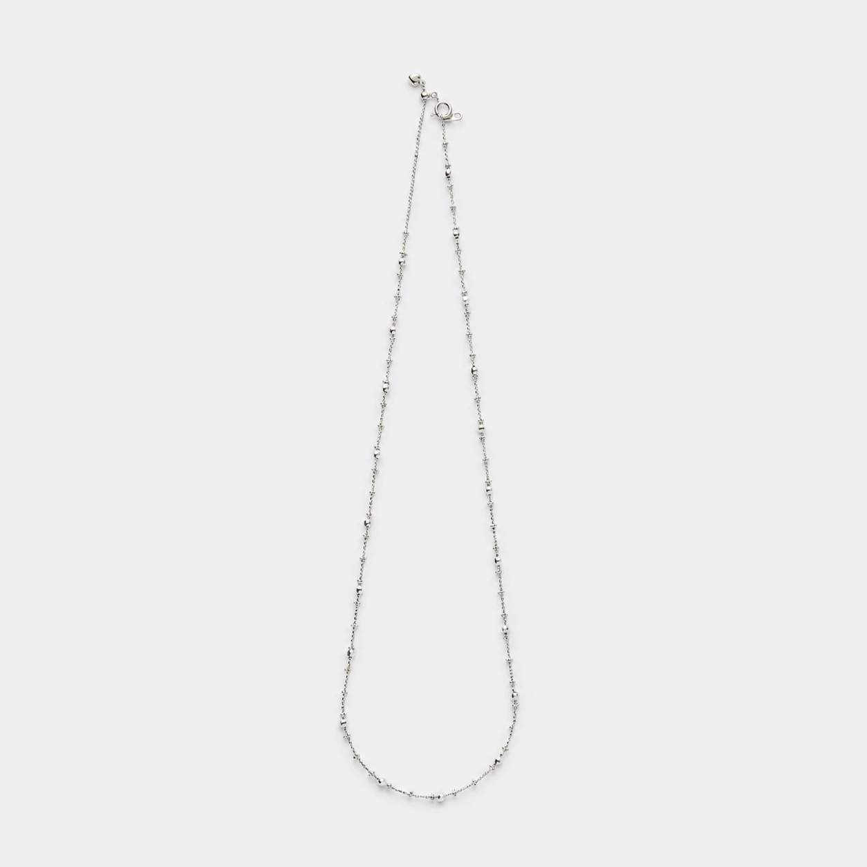 close-up-detail-reflective-textured-links-rhodium-plated-silver-fairy-necklace Rhodium-plated sterling silver reflective textured chain necklace in a delicate minimalist slim silhouette